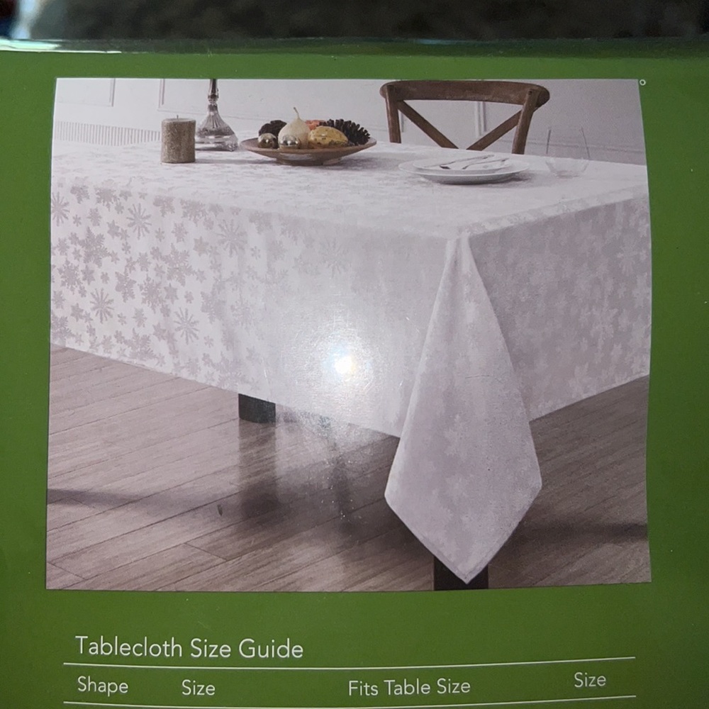 NWT Damask Holiday at Home Rectangle Tablecloth